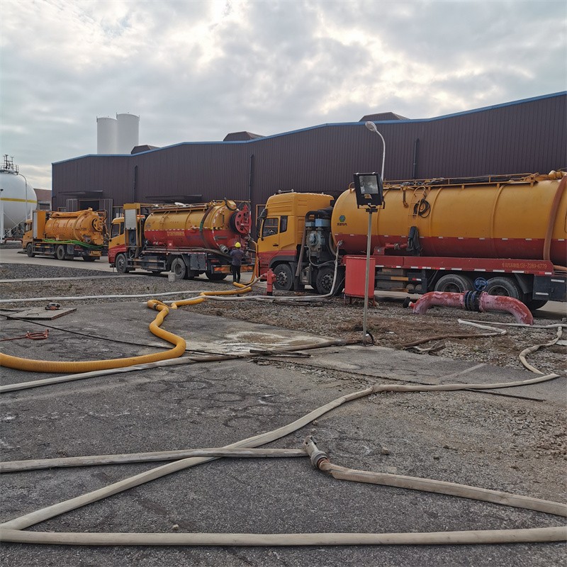 西塞山污水池清理